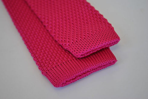 plain bright fuchsia pink skinny knitted tie